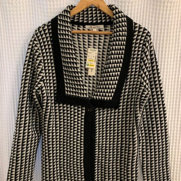 Avette Houndstooth Sweater NWT - Picture 7 of 8